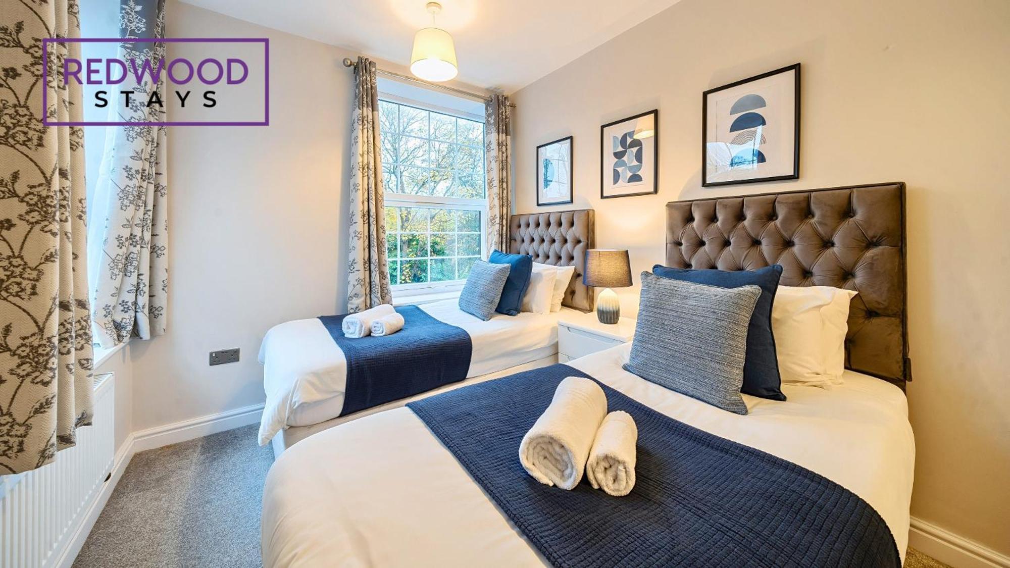 Newly Refurbished Spacious Serviced Apartment For Contractors And Families, Free Wifi & Netflix By Redwood Stays Farnborough  Exterior photo